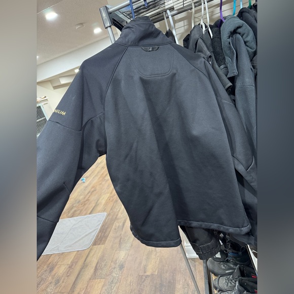 Vented Columbia zip up - Picture 6 of 7